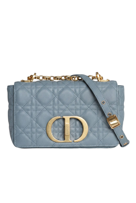 Dior Caro – Elegancia Atemporal en Azul Cielo