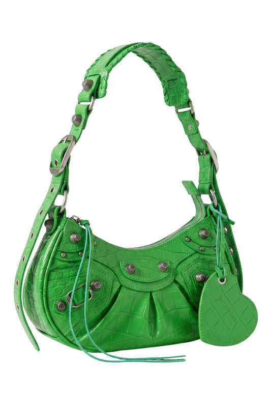 El Bolso Media Luna que Une Actitud y Estilo Verde