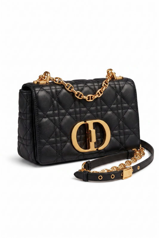 Dior Caro – Elegancia atemporal en negro