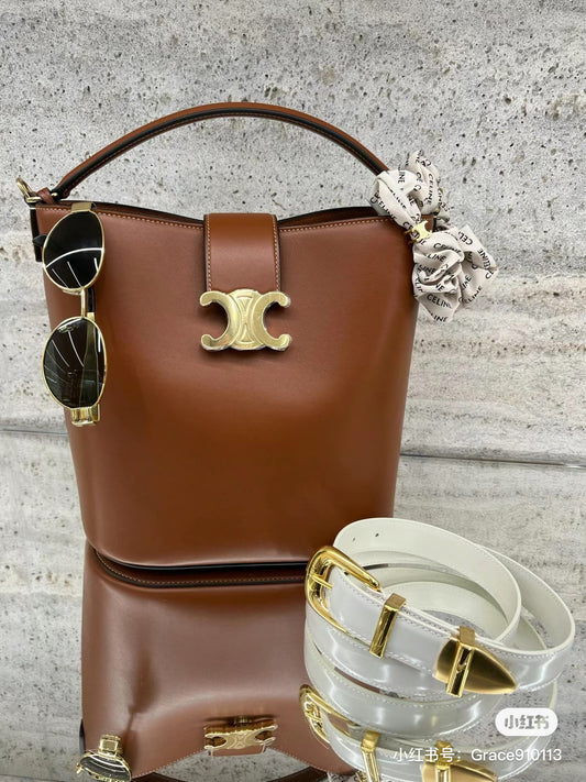 Sofisticada e versátil, a Bolsa Bucket Louise – Marrom